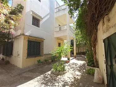 Grande villa titrée avec un terrain de 680m² au coeur de Marshan dans une rue très calme.