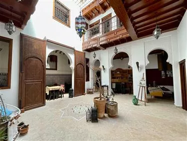 fabuleuse-maison-dhotes-dans-la-medina-offrant-8-chambres-en-suite-big-0